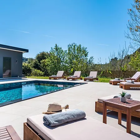 Luxury Private Queen Lefkimmi (Corfu)
