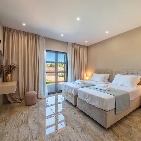 Luxury Private Queen Villa *